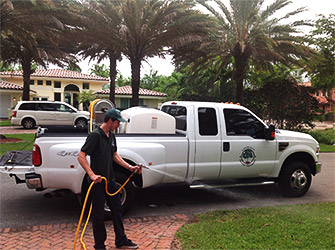 Paysagement Communautaire - arroseur au travail à Miami